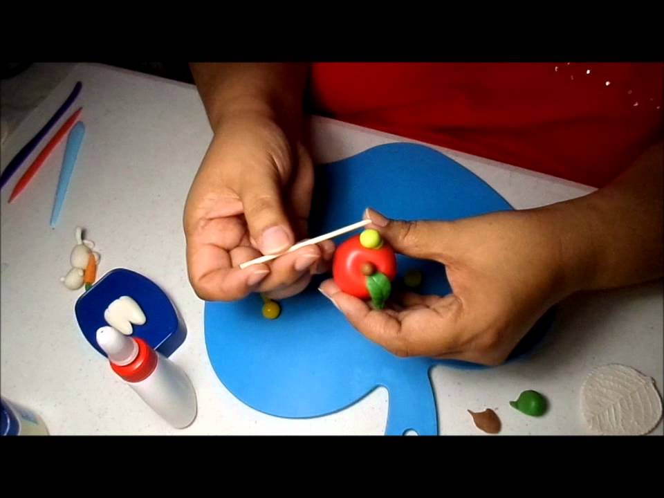 Pasta Flexible- Tutorial Manzana con gusanito