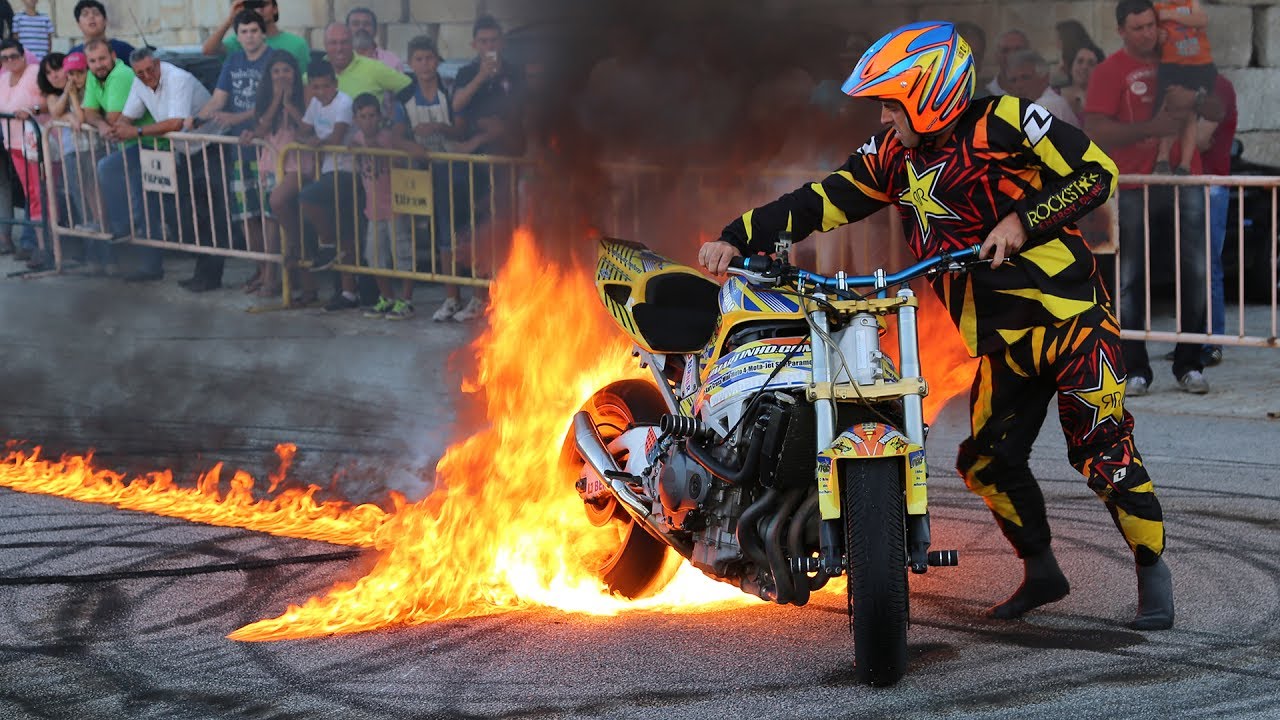 Paulo Martinho | Moto Freestyle | Quemando Rueda [Burnout] | [ Tire 1000 degree ] | BOTICAS