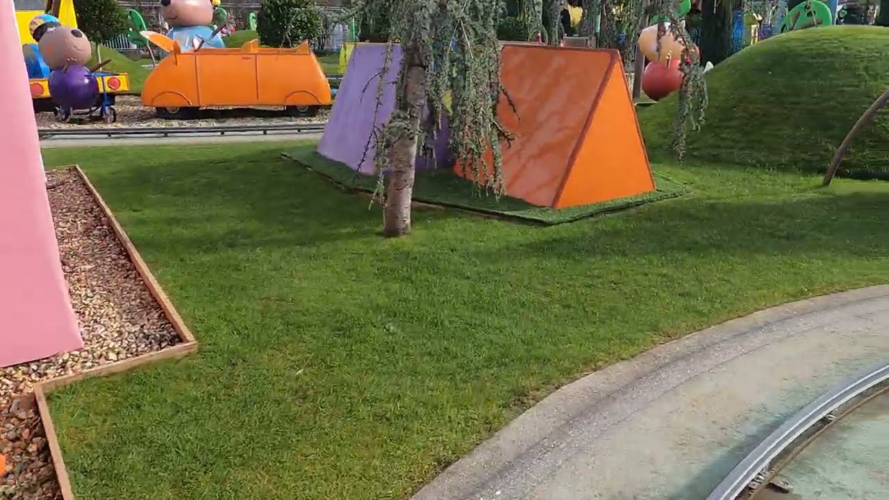 Paultons Park - Daddy Pig's Car Ride onride POV