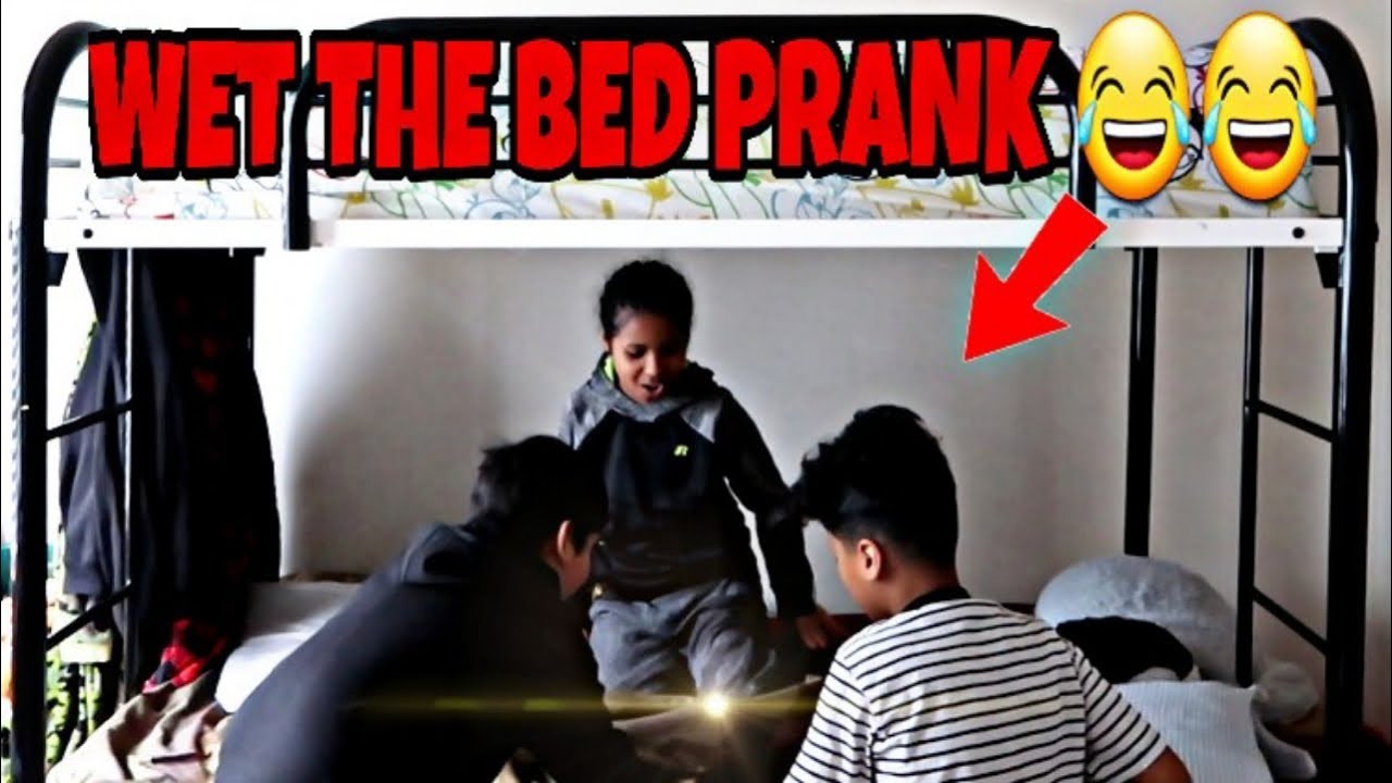 PEE IN THE BED PRANK ON MY KIDS  (HILARIOUS) 😂😂😂😂