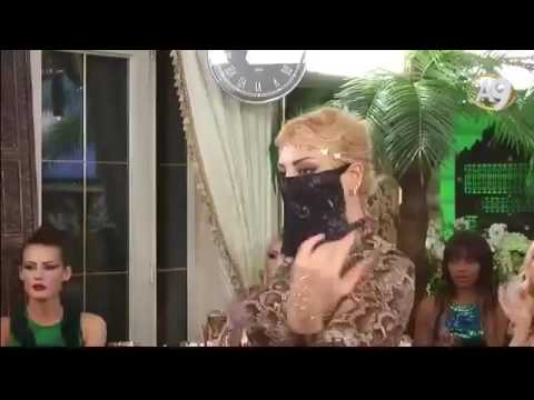 Peçeli kedicik dansıyla Adnan Oktar'ı mest etti