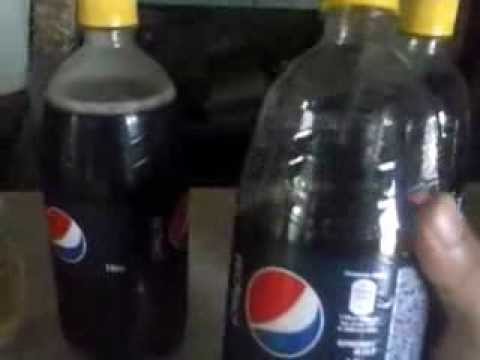 Pepsi garrafa de 1 litro pela metade