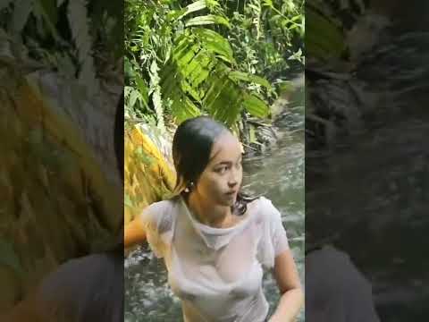 Perawan Desa Mandi Di Sungai tembus pandang
