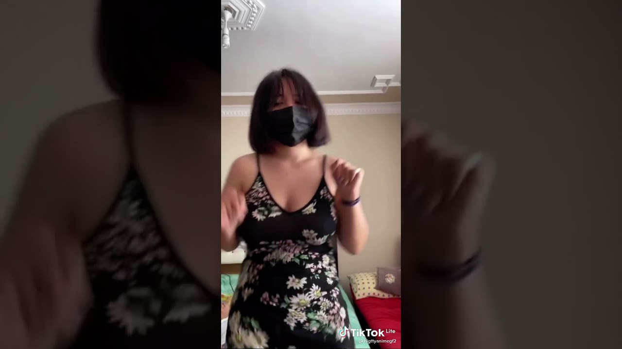 Periscope Liseli türk kızı azdırıyor memeleriyle oynuyor