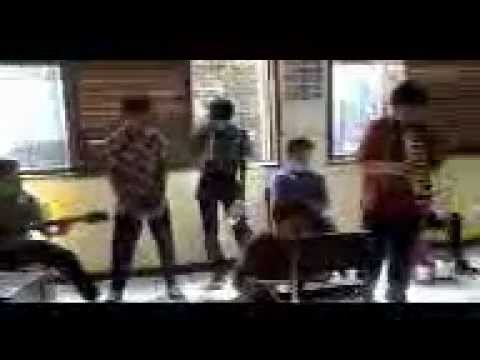 perkusi Steven And Coconut Treez - bebas merdeka