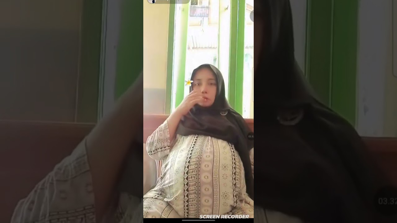 Perut besar hamil kembar hijab live