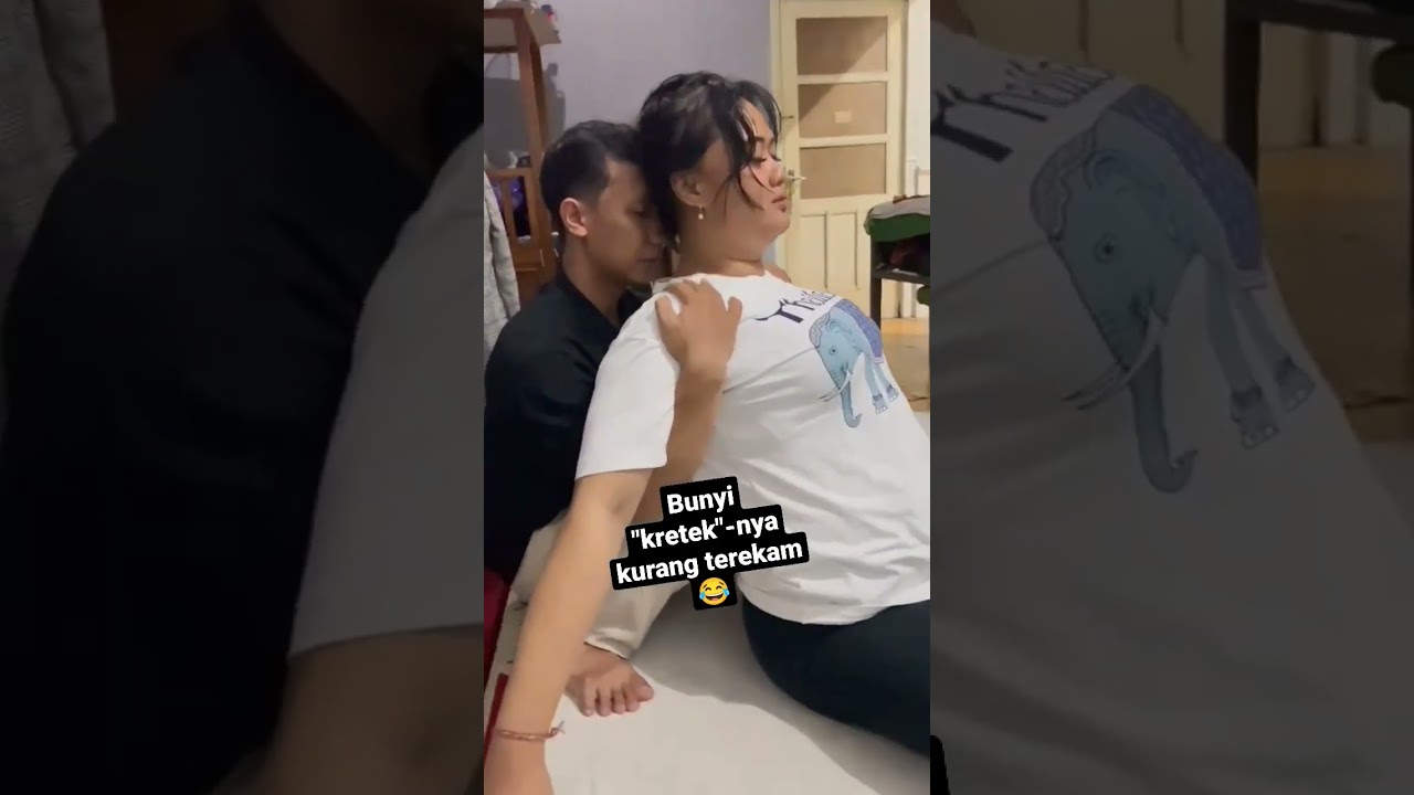 Pijat Kretek Mantan Atlet Voli, Bunyi Tulang Punggungnya Lumayan Rame || Reddy Suzayzt