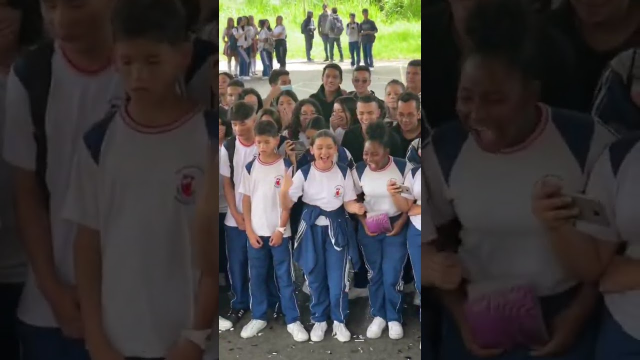 Pillamos al profesor viendo el baile de anita!😅 #medellin #colegios #show #envivo #anitta