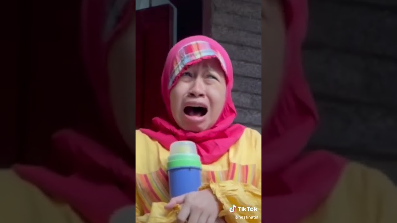 Pinat nyoba pake baju waktu kecil part 3