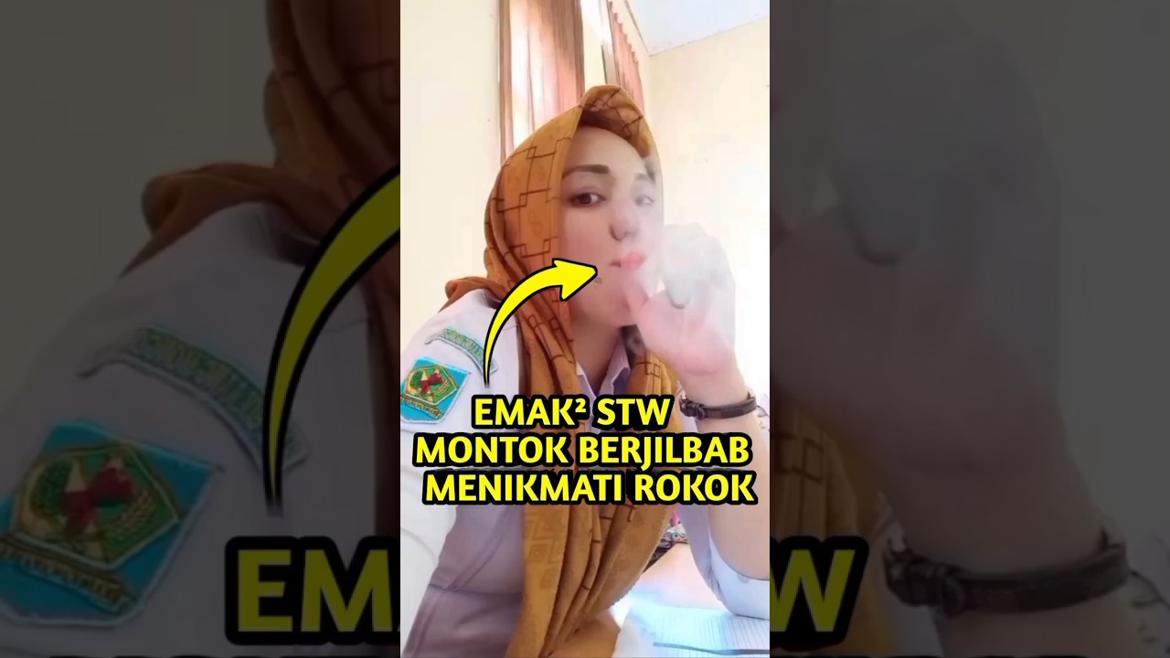 PNS Tua Cantik Berjilbab Merokok Didalam Kantor