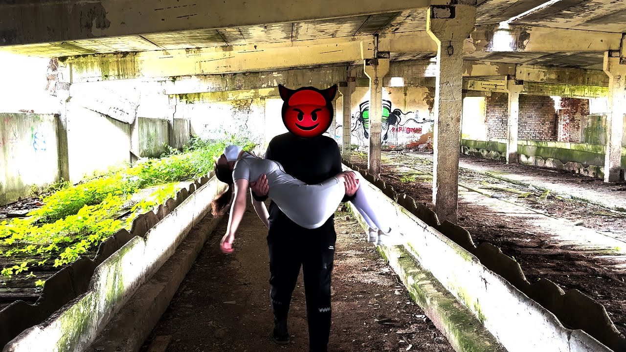 Poisoned female unconscious carry (an example for actors №6)