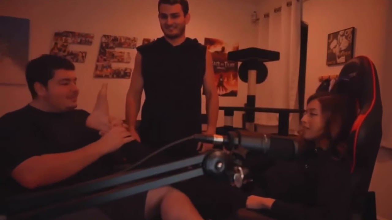 Pokimane gets her feet licked 🤮