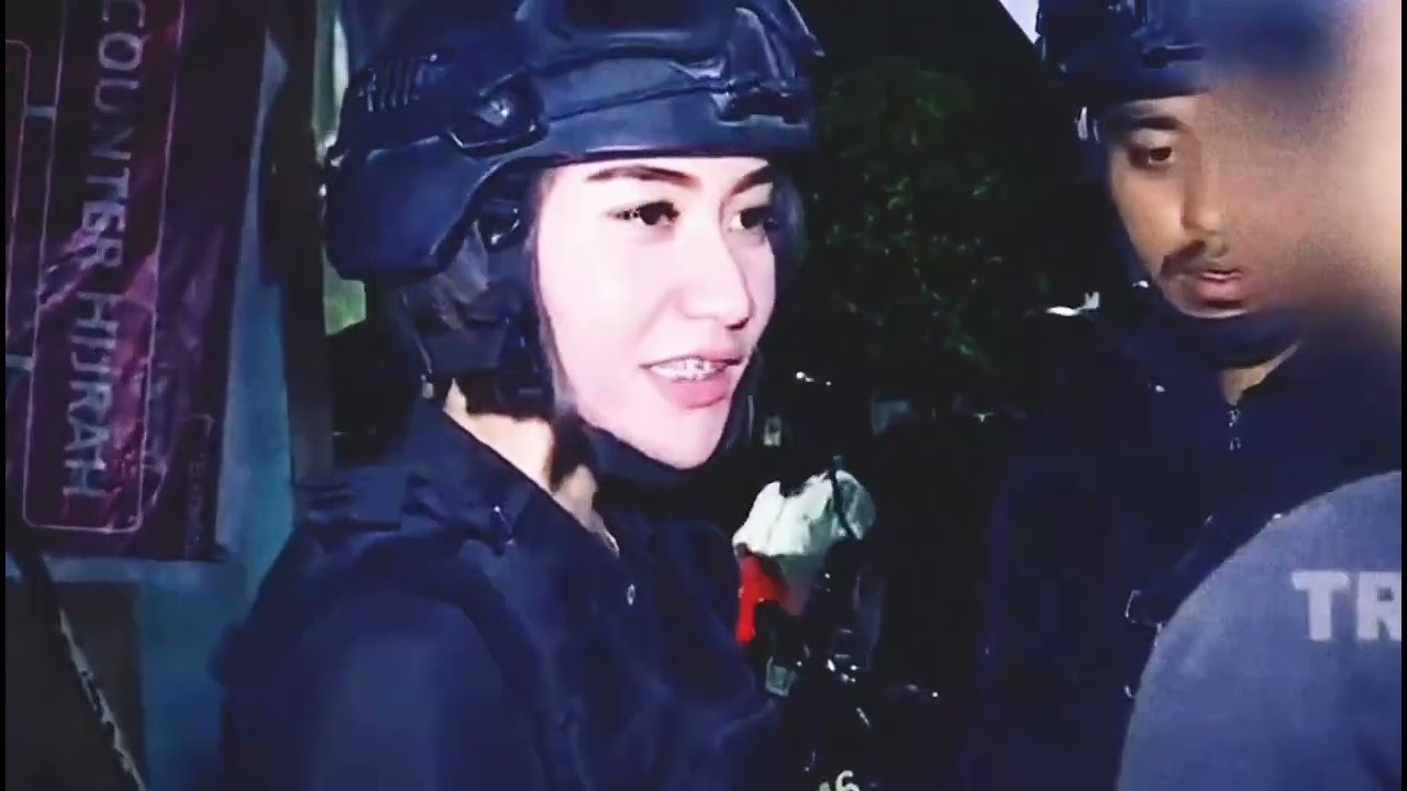 policia e-girl 🥰