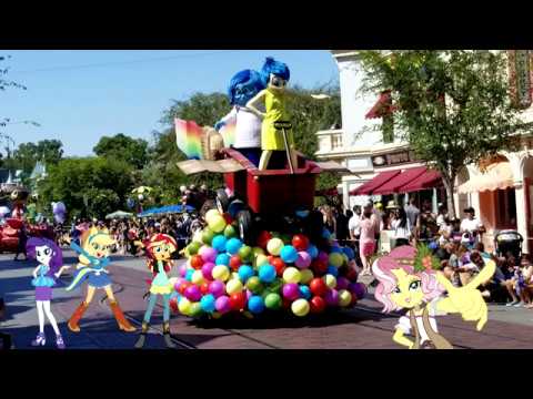 Ponies watch Pixar Play Parade (Pixar Fest)