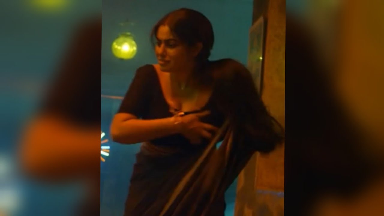 Poorna saree drop | Hot show