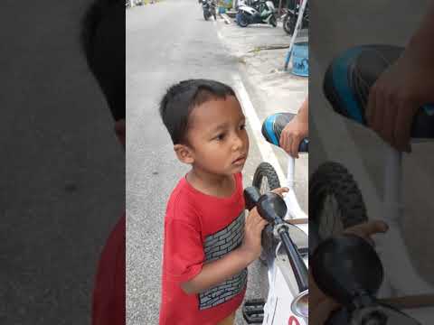 PRANK ANAK KECIL,BILANG ES NYA GA DI JUAL 😅😅