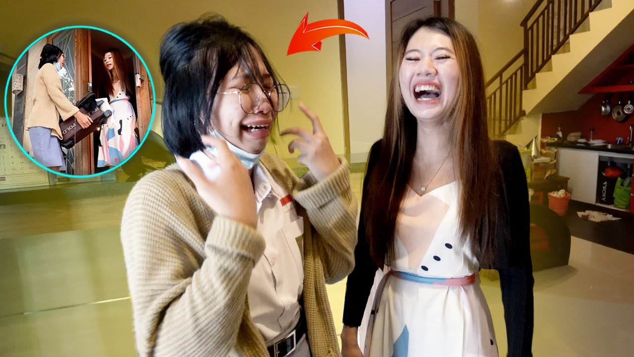 PRANK KICKING OUT THE PRINCESS FROM THE HOUSE!! SHE WON'T STOP CRYING!!