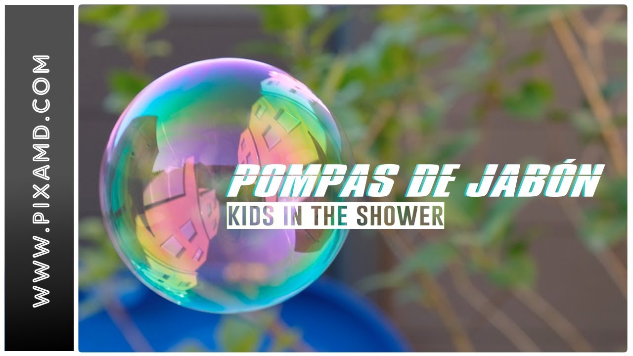 PRETEEN IN SHOWER MAKING SOAP BUBBLES - POMPAS DE JABÓN EN LA DUCHA