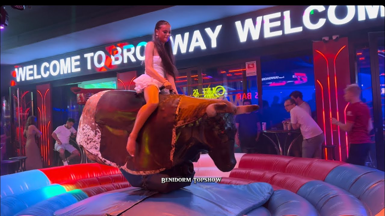 Pretty amazing mechanical bull rider Top class 🤪✌️😍🇪🇸🐂 #benidrom tourist August 2nd 2024