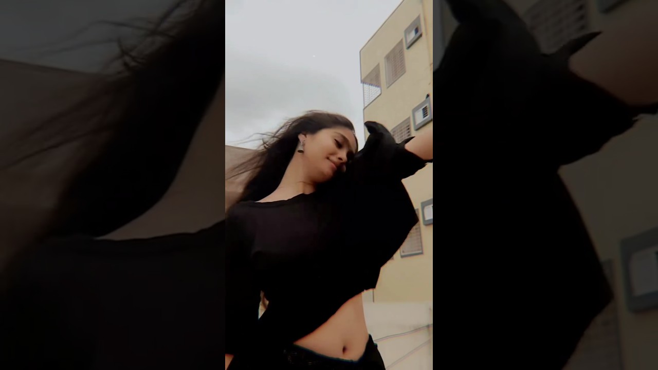 Pretty skinny girl navel in black saree #navel #saree #blacksaree #bellybutton #krithishetty