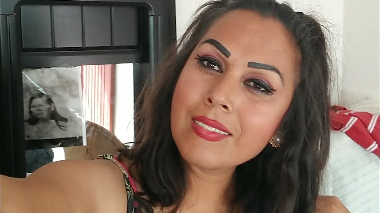 Probandome mi vestido largo
