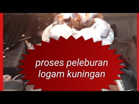 proses peleburan logam kuningan ke dalam cetakan