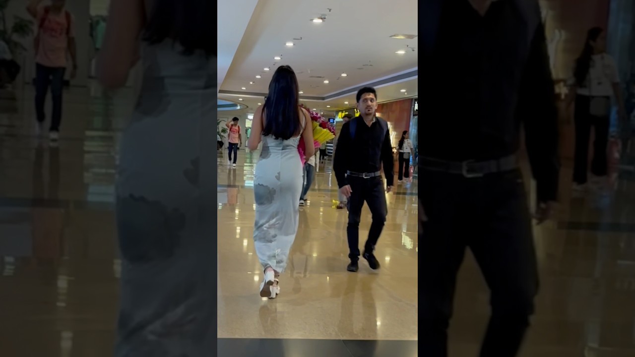 Public reaction to girl in mall 😳❤️#reaction #publicreaction #publicreactionprank #trending