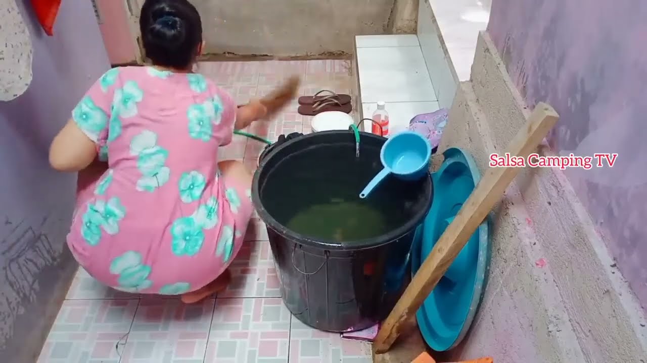 Pulang kerja nyuci pakaian yang kotor