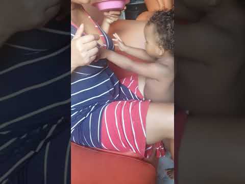 Quando o bebê não quer comer, só que mamar....