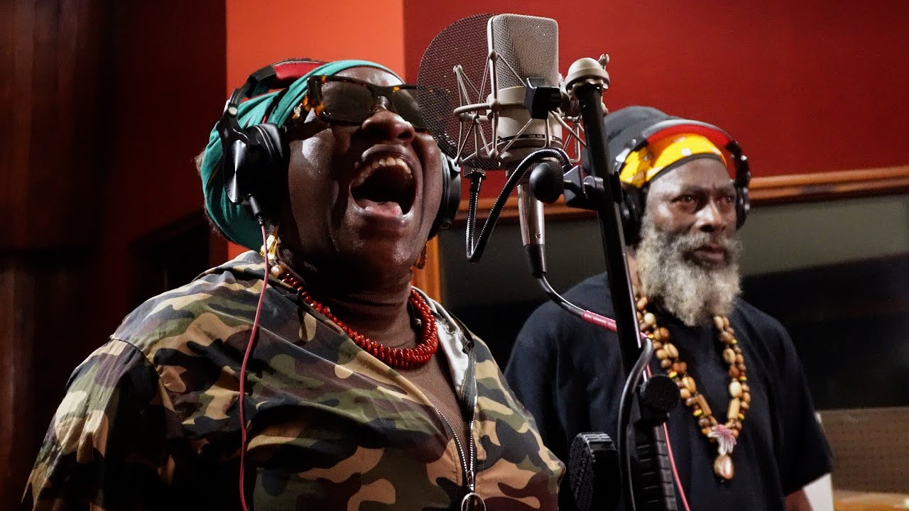 Queen Omega & Capleton - Touch Ina Di Place (Dubplate)