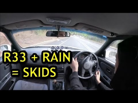 R33 SKYLINE CLUTCH KICKS IN THE RAIN!!