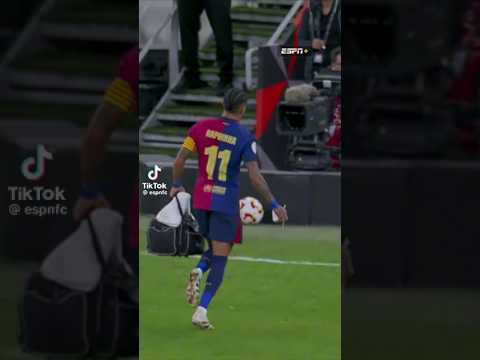 Rafinha fait sortir le sac du personnel médical de Real c'est qui fait énerver les joueurs...