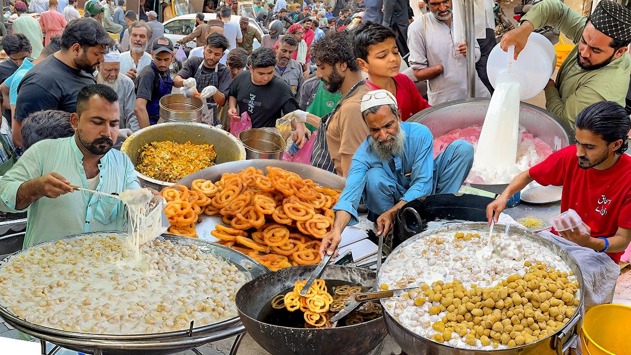 Ramadan Food at Street ! Karachi Food Street Pakistan Chowk 🌙 Best Ramadan Street Food