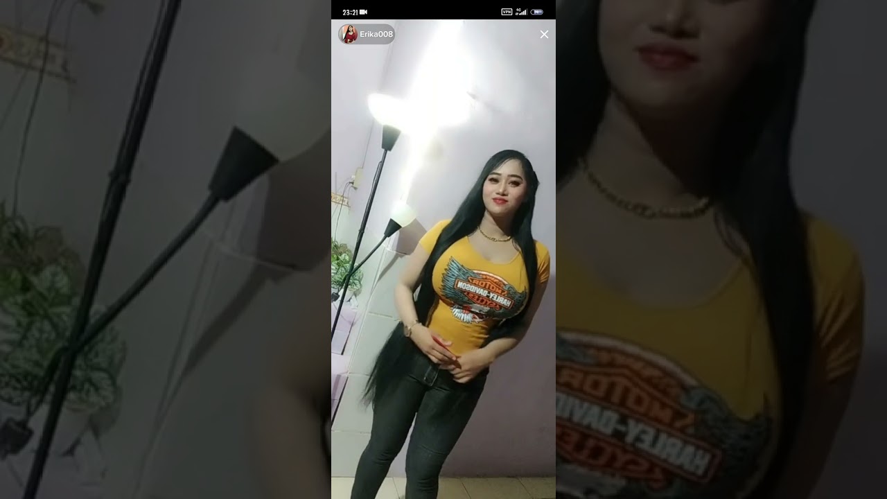 rambut panjang erika