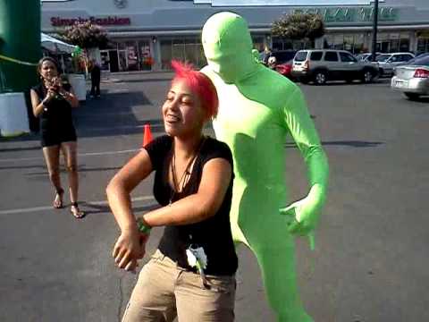 Random green guy dancing and getting a boner