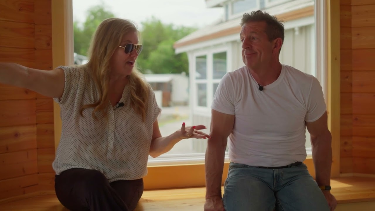 Randy and Amanda Tour The Birmingham Tiny Home!!