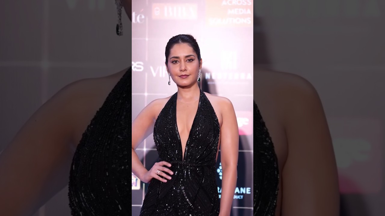 rashi Khanna hot cleavage show 🔥