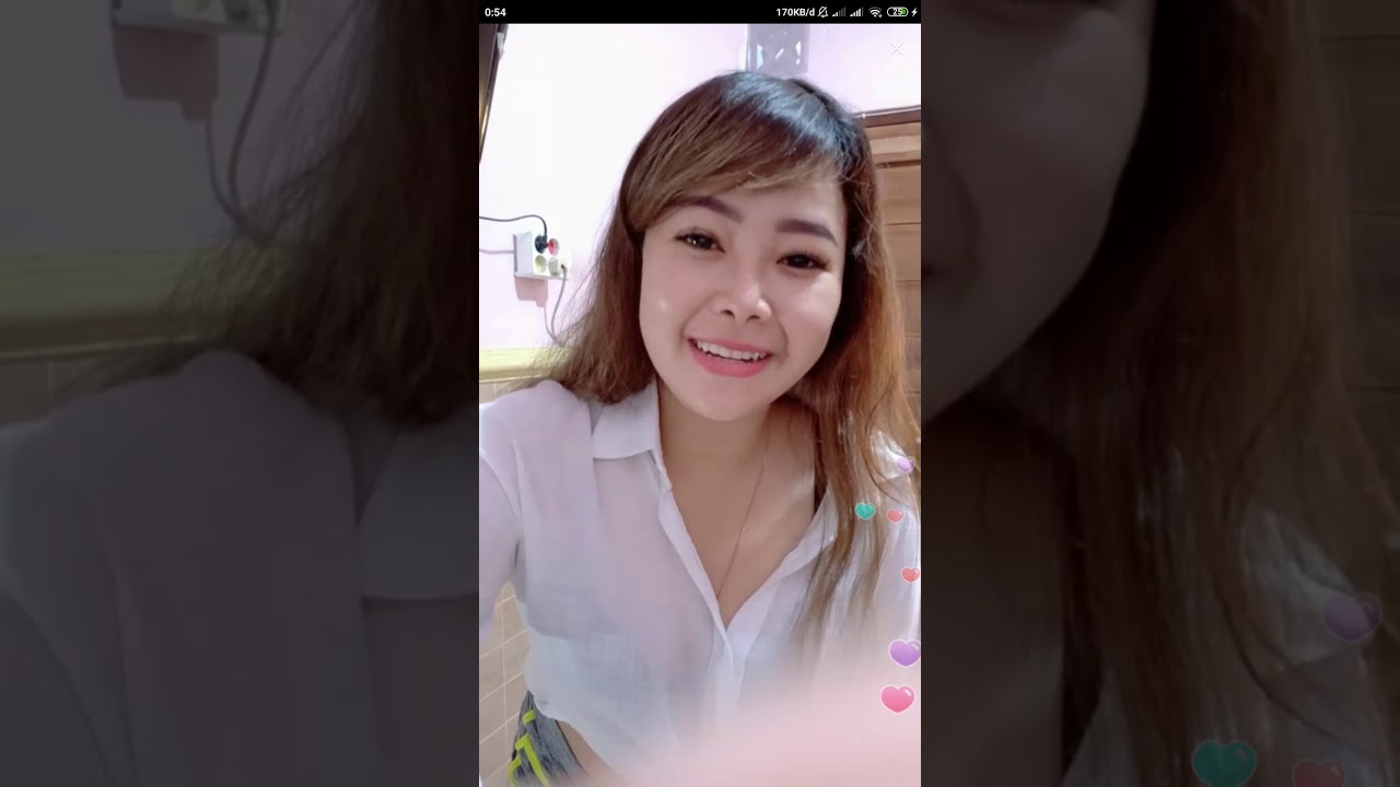 REACTION tante sexy bigo live goyang hot