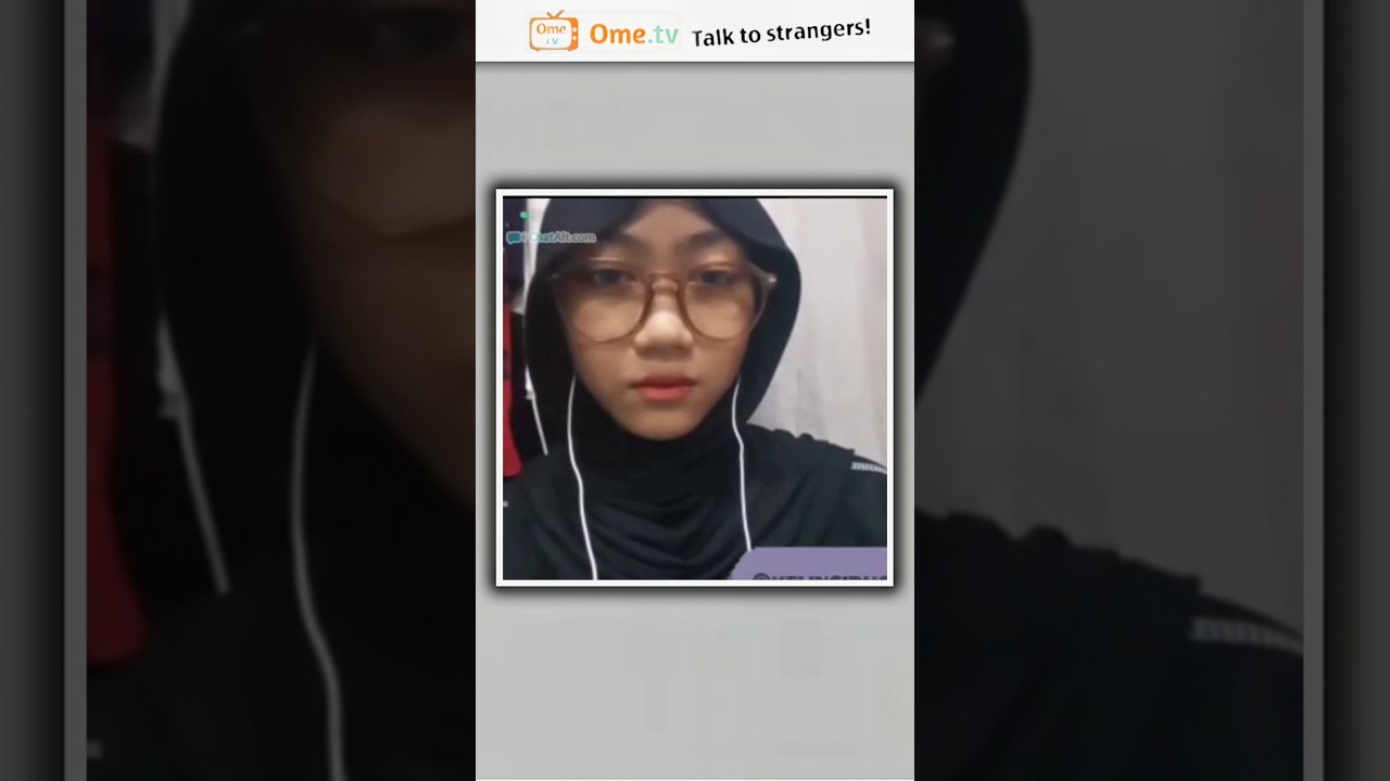 Reaksi cewe hijab berkacamata | OMETV REACTION #ometv #ometvinternasional #prankometv #shorts