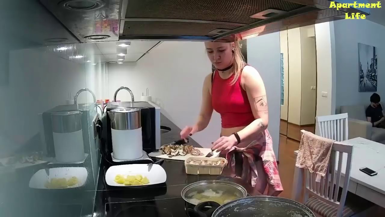 RealLifeCam - Becky Preparing Meal