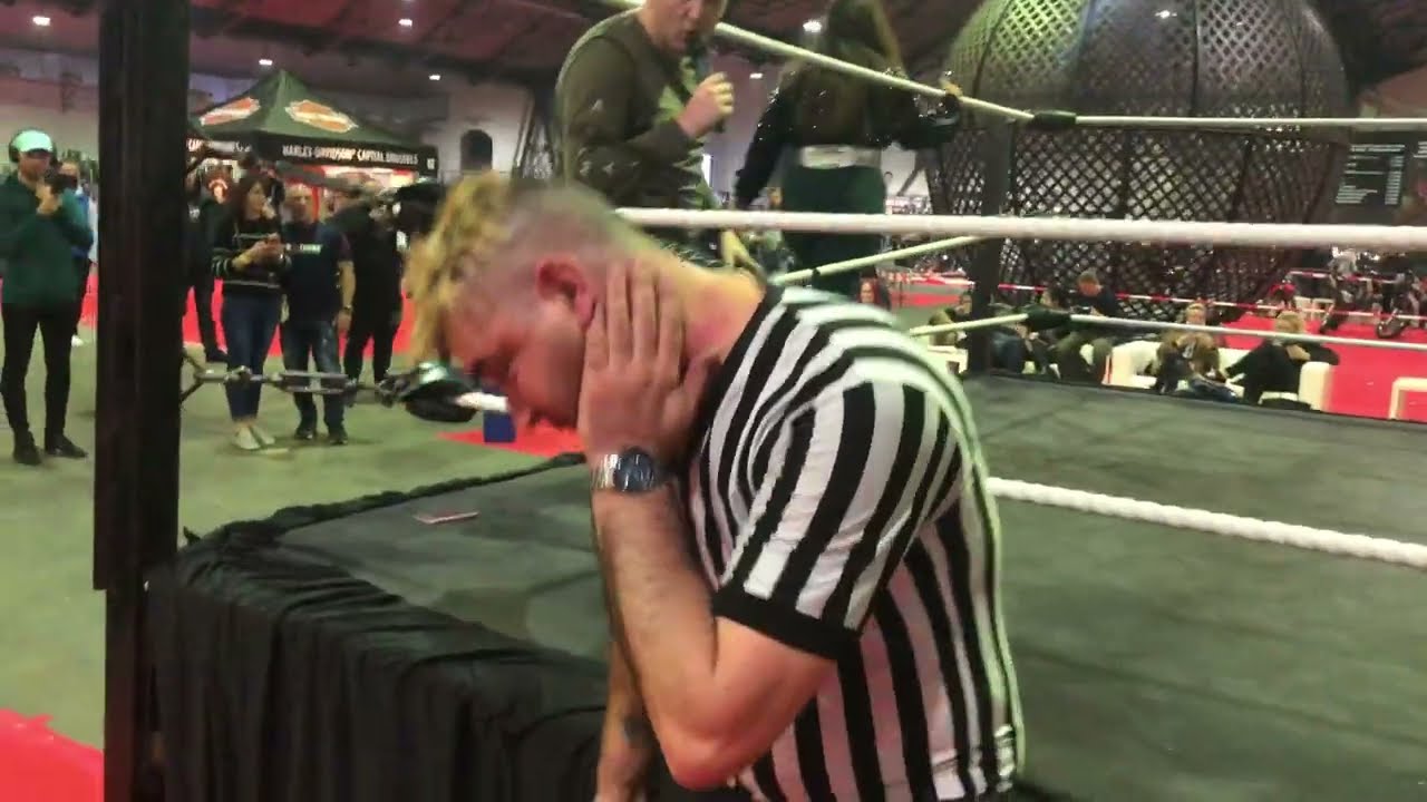 Referee gets a Stinkface
