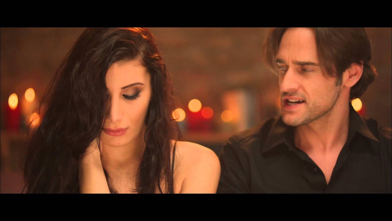 İrem Derici - Bir Miyiz