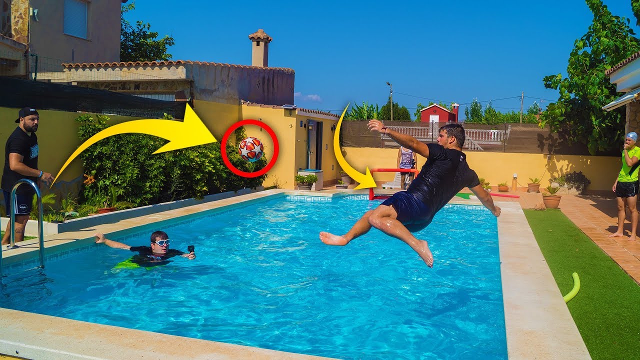REMATES AÉREOS en la PISCINA ¡RETO FÚTBOL!