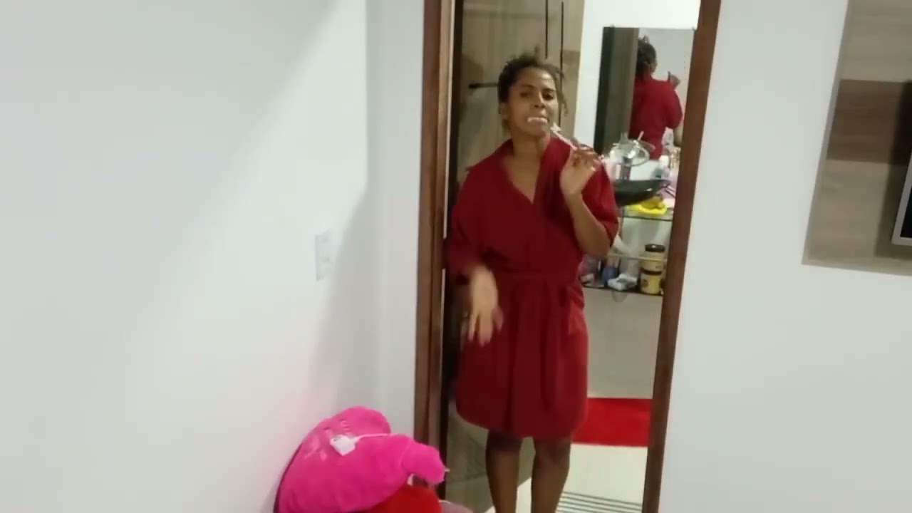 Renata Santos acordando