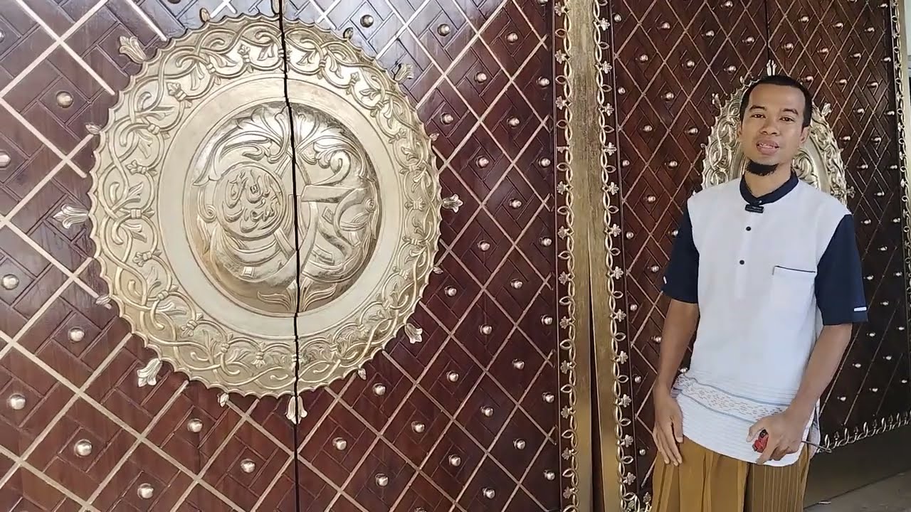 REPLIKA PINTU MASJID NABAWI KAYU JATI FINISHING EMAS TEMPEL
