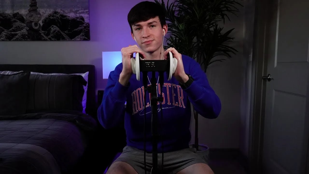 [REUPLOAD] Massaging your ears with lotion ASMR