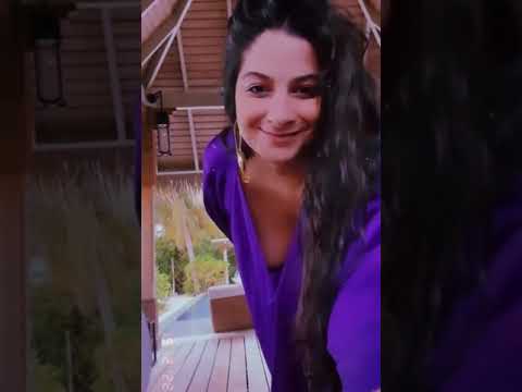 Rhea Kapoor Sonam kapoor Sister Almost Nip slip.