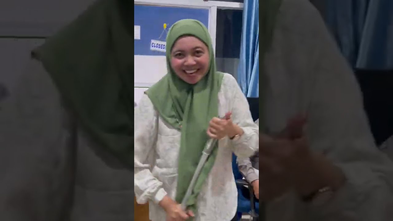 Rina pake jilbab ala ibu guru