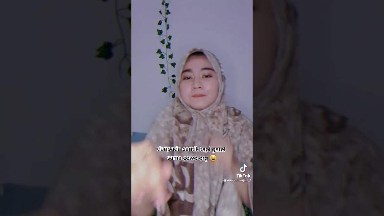 ririrn putri anjani makan pisang bikin ngilu