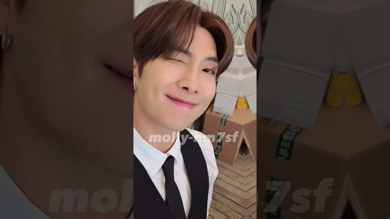 #Rm #suga 💙🖤✌ who is it then?